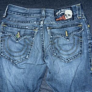 true religion jeans size 33 conditon is good rarely see flaws but back buttonmis